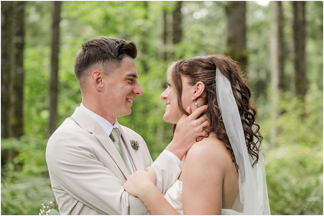 "Scotts Mills Oregon Wedding", "The Woods on Crooked Finger", "Portland Metro area wedding", "Oregon Wedding photographer", "Backyard Wedding", "Forest Wedding venue", "PNW summer Wedding", 