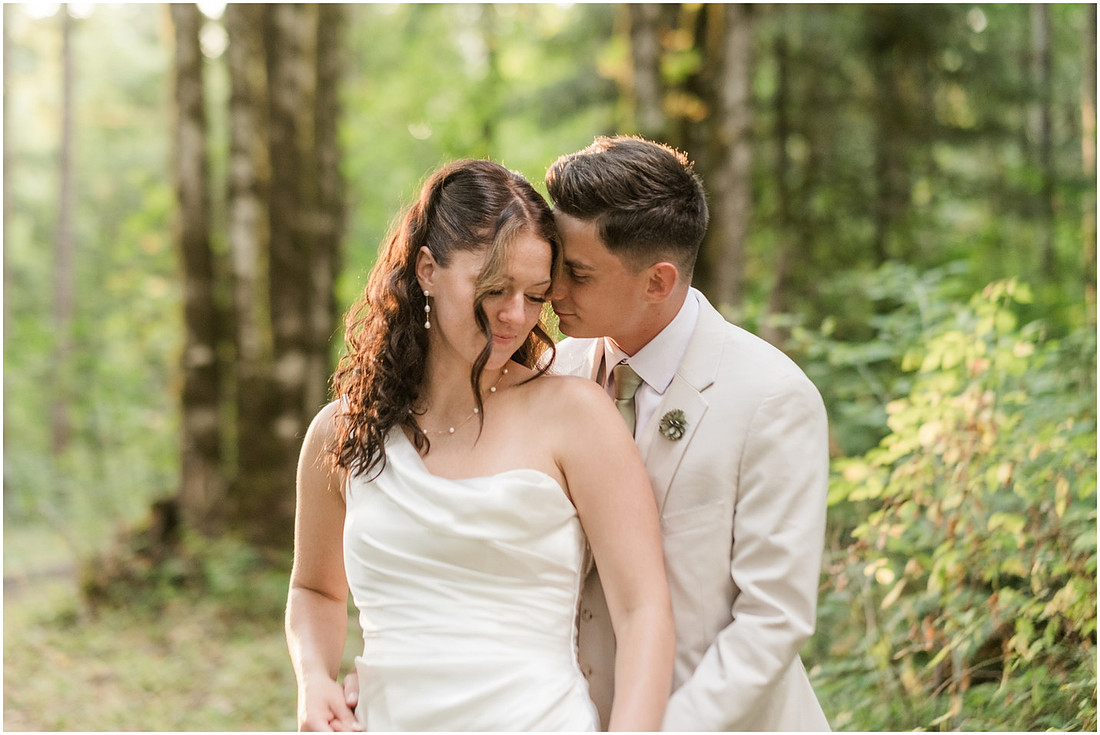"Scotts Mills Oregon Wedding", "The Woods on Crooked Finger", "Portland Metro area wedding", "Oregon Wedding photographer", "Backyard Wedding", "Forest Wedding venue", "PNW summer Wedding", 