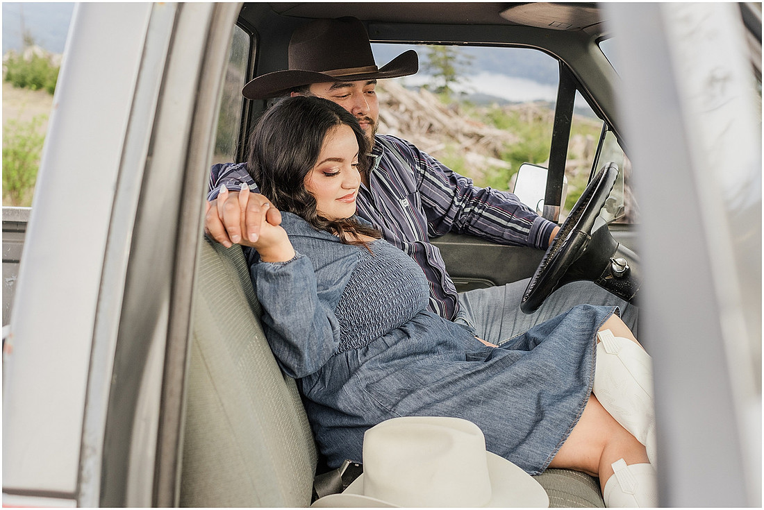 "Engagement session with pickup truck", "Pickup truck photo session", "Mountain photo session", "Washington State photographer", "PNW couple photographer", "Western style engagement pictures"