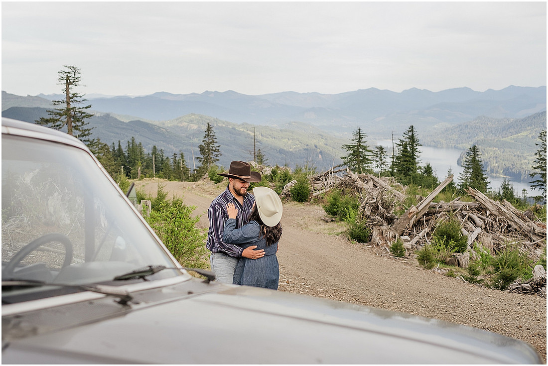 "Engagement session with pickup truck", "Pickup truck photo session", "Mountain photo session", "Washington State photographer", "PNW couple photographer", "Western style engagement pictures"