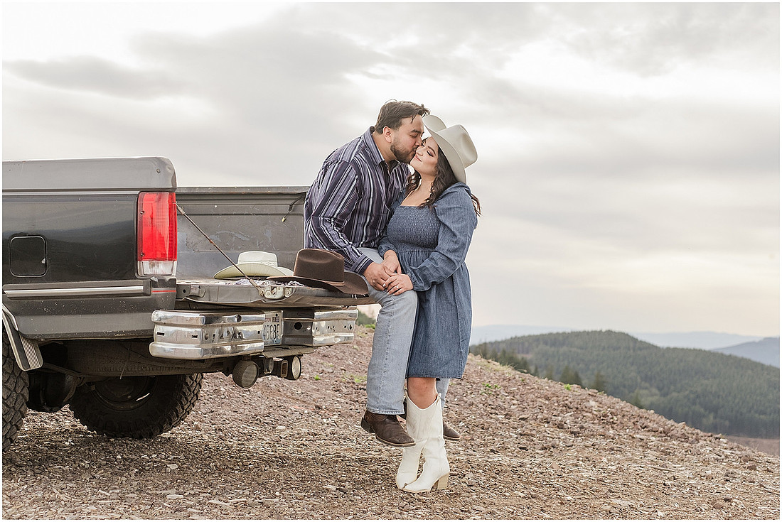 "Engagement session with pickup truck", "Pickup truck photo session", "Mountain photo session", "Washington State photographer", "PNW couple photographer", "Western style engagement pictures"