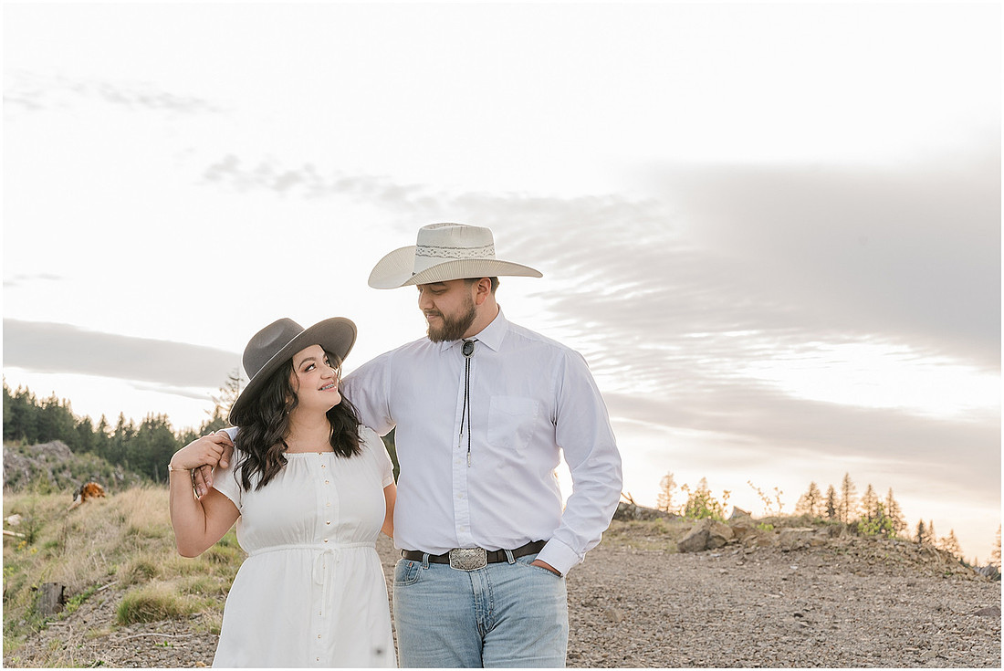 "Engagement session with pickup truck", "Pickup truck photo session", "Mountain photo session", "Washington State photographer", "PNW couple photographer", "Western style engagement pictures"