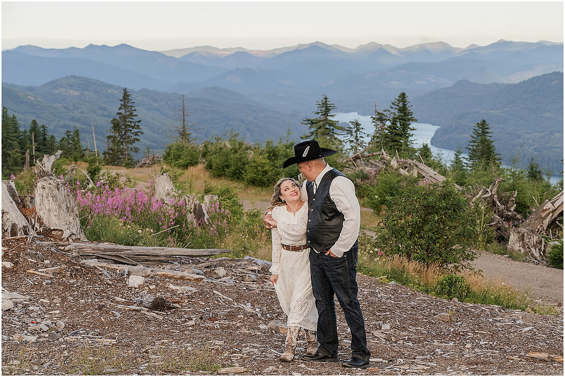 "PNW anniversary session", "anniversary photo session", "Woodland Wa photographer", "Adventure photographer"