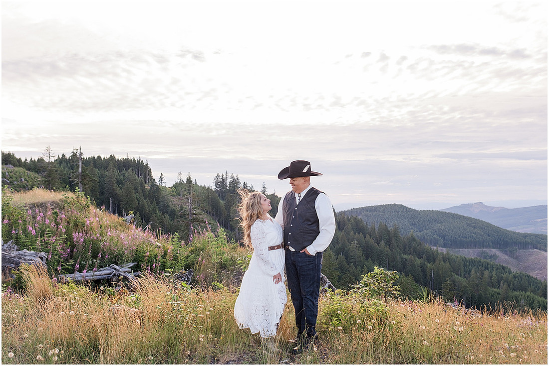 "PNW anniversary session", "anniversary photo session", "Woodland Wa photographer", "Adventure photographer"