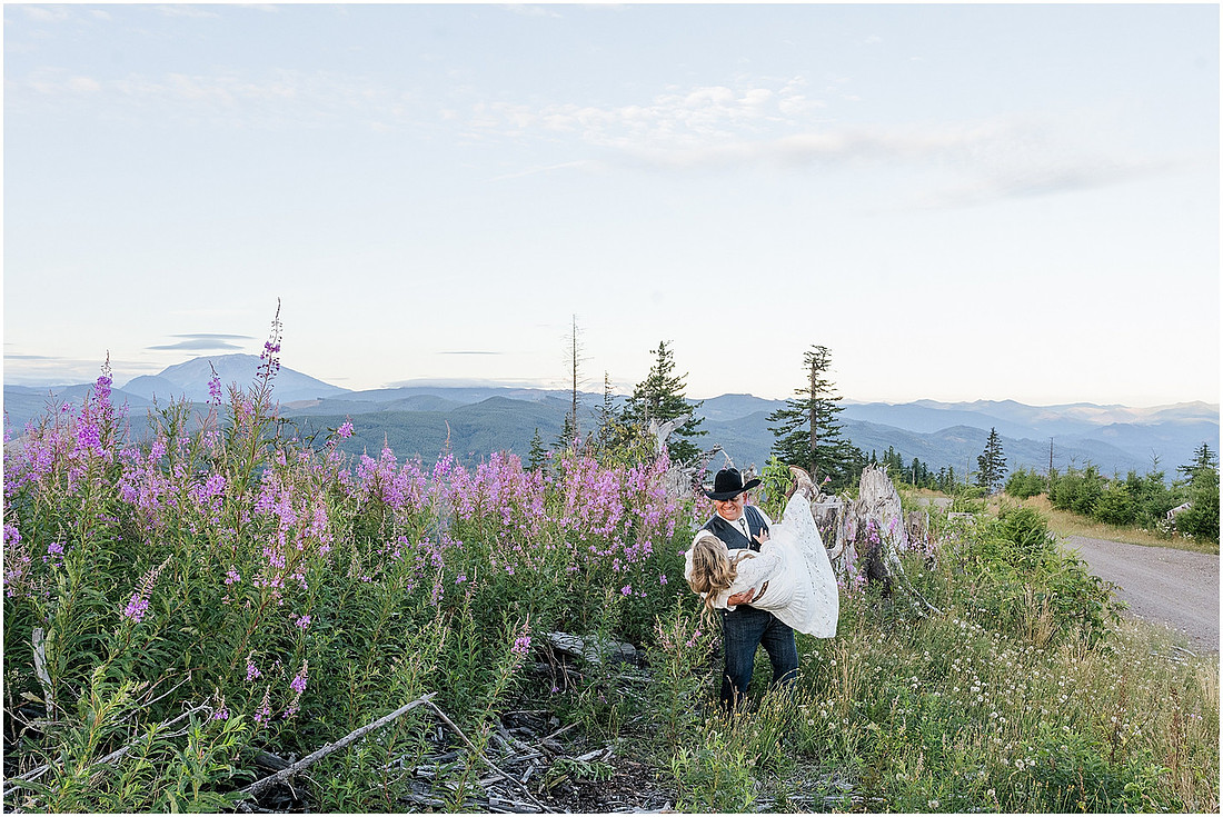 "PNW anniversary session", "anniversary photo session", "Woodland Wa photographer", "Adventure photographer"