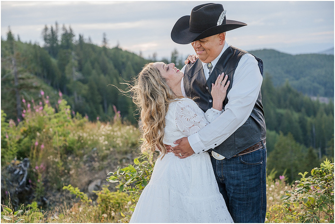 "PNW anniversary session", "anniversary photo session", "Woodland Wa photographer", "Adventure photographer"