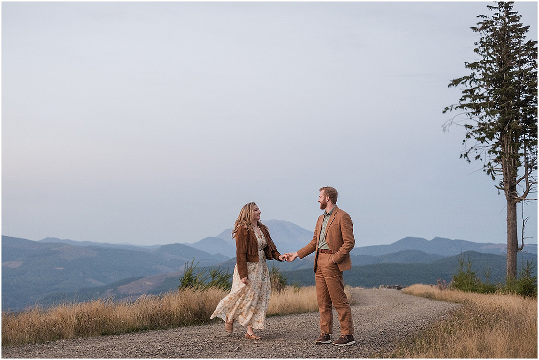 "Woodland Wa Photographer", "PNW engagement session", "SW Washington Couple photographer", "engagement pictures", "Fall colors engagement session"