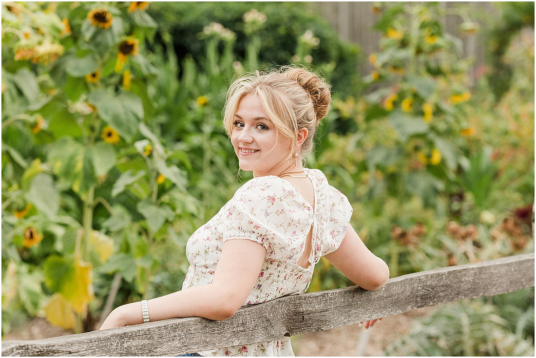 "Fort Vancouver Senior Session", "Flower garden senior session", "Longboard senior session", "Marshall House senior session"