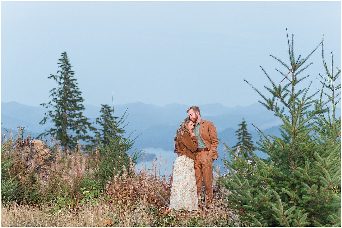"Woodland Wa Photographer", "PNW engagement session", "SW Washington Couple photographer", "engagement pictures", "Fall colors engagement session"