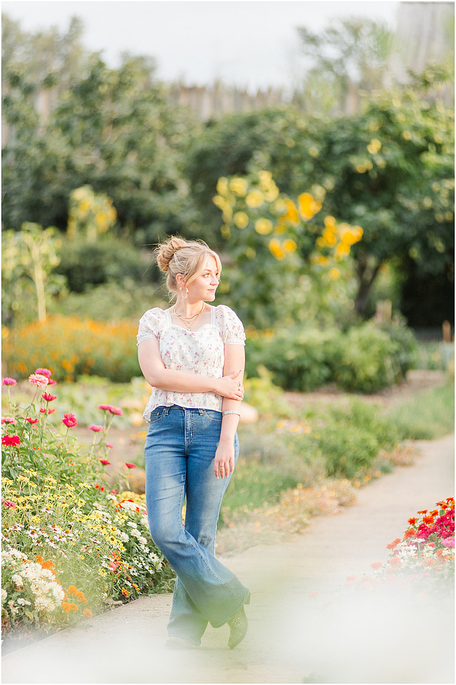 "Fort Vancouver Senior Session", "Flower garden senior session", "Longboard senior session", "Marshall House senior session"