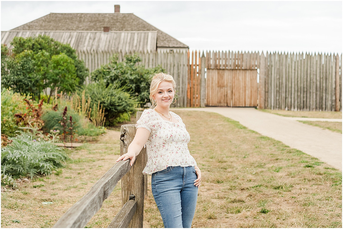 "Fort Vancouver Senior Session", "Flower garden senior session", "Longboard senior session", "Marshall House senior session"