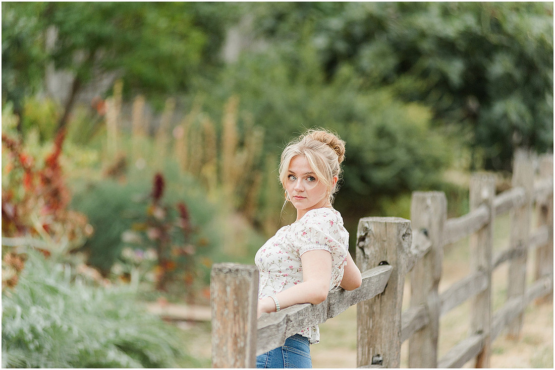 "Fort Vancouver Senior Session", "Flower garden senior session", "Longboard senior session", "Marshall House senior session"