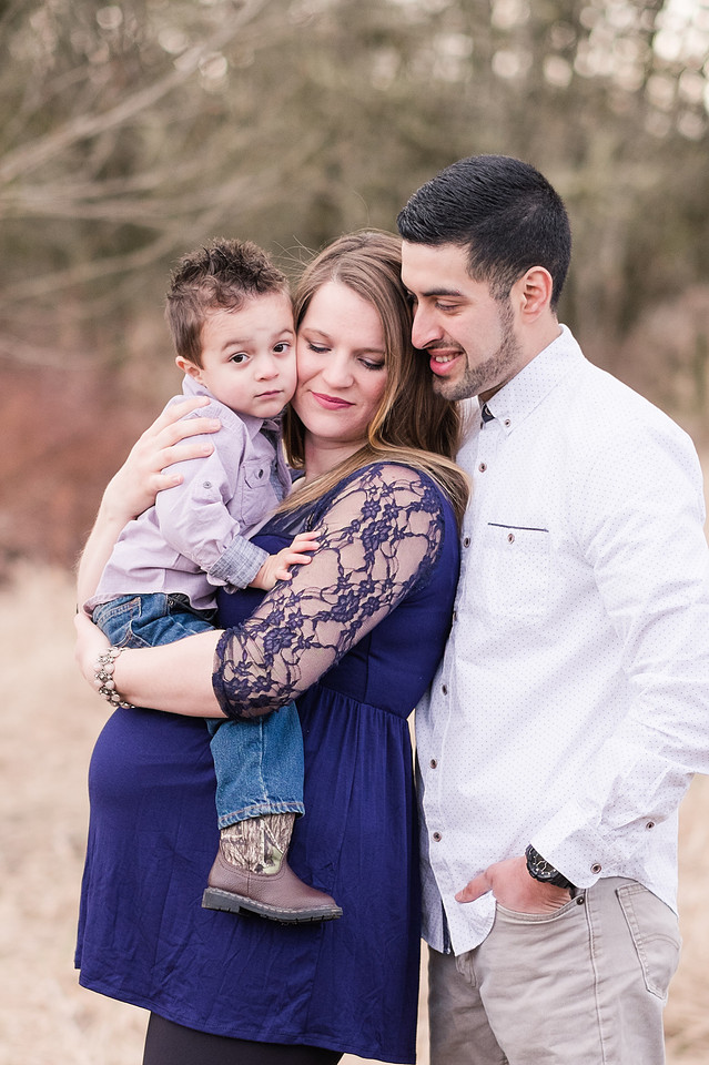 "Maternity pictures with sibling" "La Center Washington Photographer"
