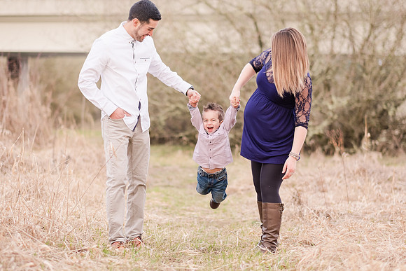 "Maternity pictures with sibling" "La Center Washington Photographer"