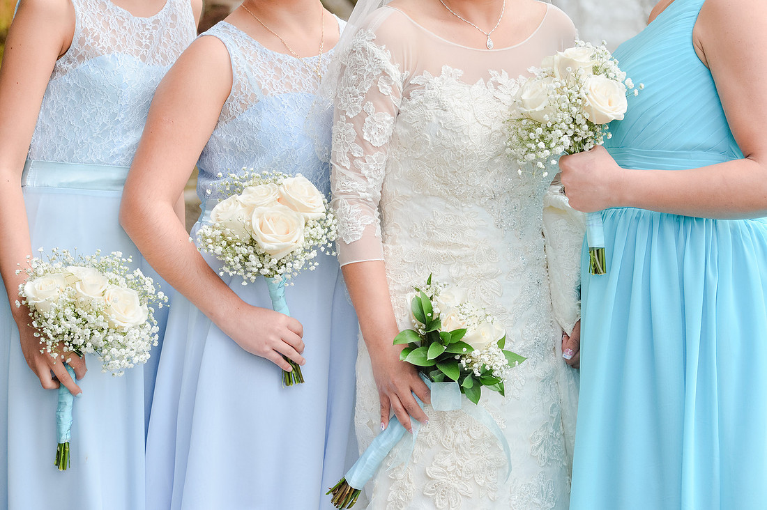 baby blue bridesmaids dresses, bridesmaids bouquets