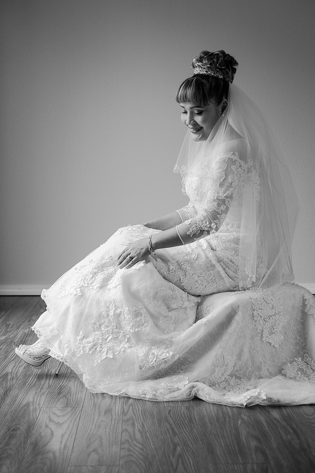 Brides portrait, black and white