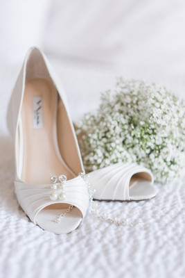 Bridal shoes, bridal jewelry