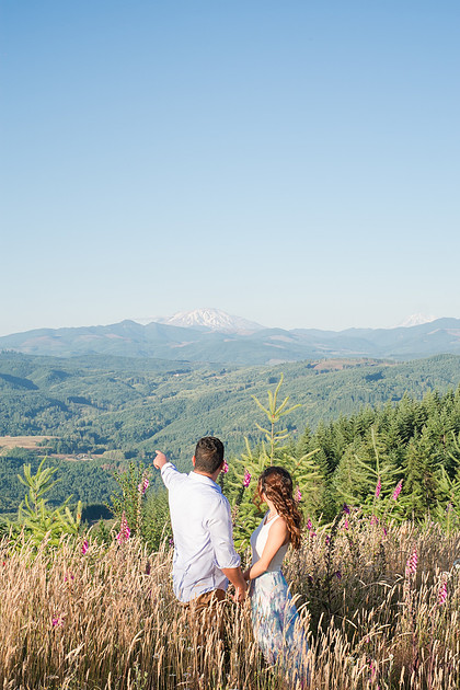"Washington state photographer", "hilltop engagement session", "photo session with a view", "mountain view photo session", "latino couple", "couple photography", "engagement pictures", "wild flowers", "summer engagement pictures"