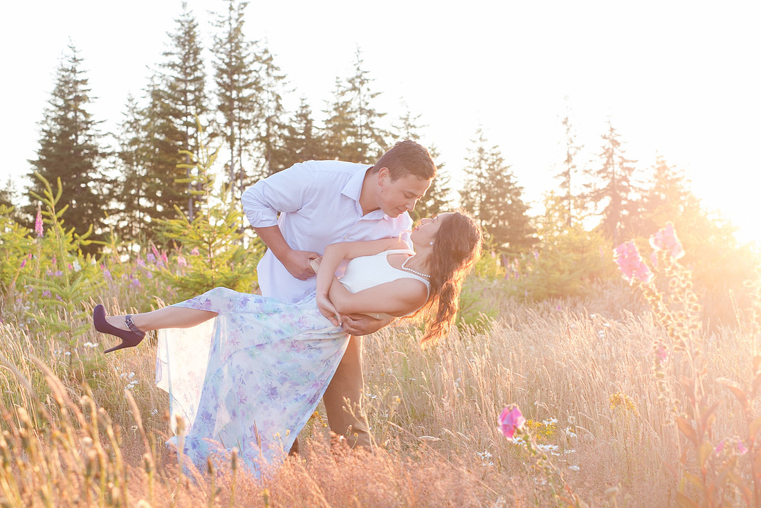 "Washington state photographer", "hilltop engagement session", "photo session with a view", "mountain view photo session", "latino couple", "couple photography", "engagement pictures", "wild flowers", "summer engagement pictures"