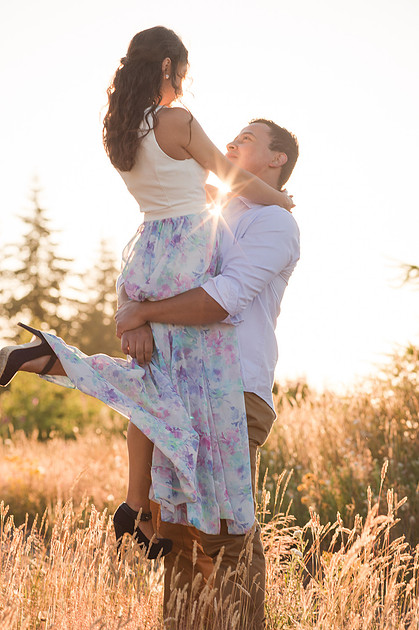 "Washington state photographer", "hilltop engagement session", "photo session with a view", "mountain view photo session", "latino couple", "couple photography", "engagement pictures", "wild flowers", "summer engagement pictures"