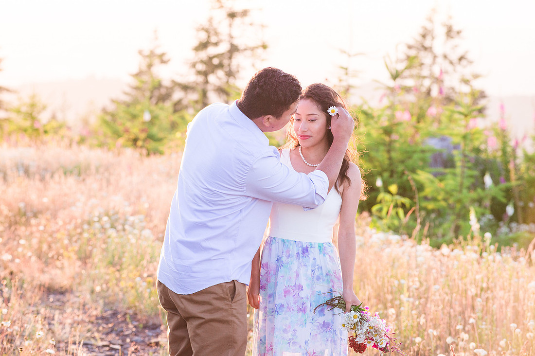 "Washington state photographer", "hilltop engagement session", "photo session with a view", "mountain view photo session", "latino couple", "couple photography", "engagement pictures", "wild flowers", "summer engagement pictures"