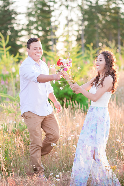 "Washington state photographer", "hilltop engagement session", "photo session with a view", "mountain view photo session", "latino couple", "couple photography", "engagement pictures", "wild flowers", "summer engagement pictures"