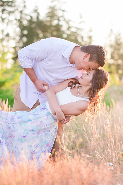 "Washington state photographer", "hilltop engagement session", "photo session with a view", "mountain view photo session", "latino couple", "couple photography", "engagement pictures", "wild flowers", "summer engagement pictures"