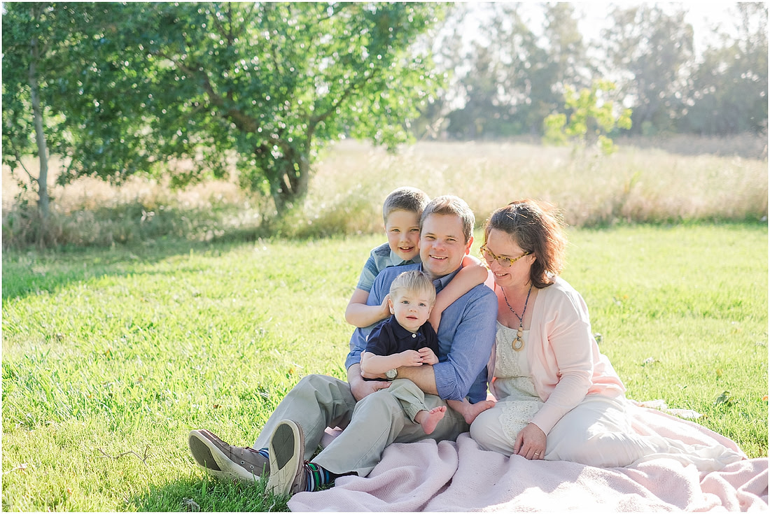 "Family pictures", "family of four", "brothers", 