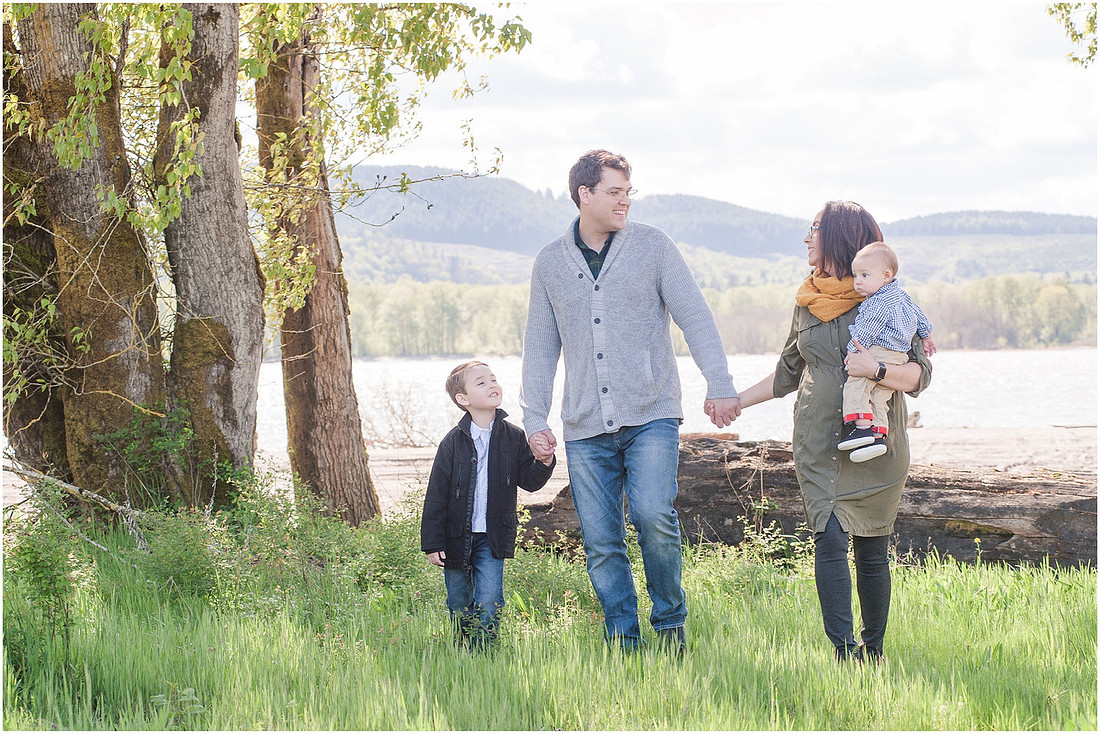 "Spring family photos", "Woodland family photos",, "Family of 4 photo session"