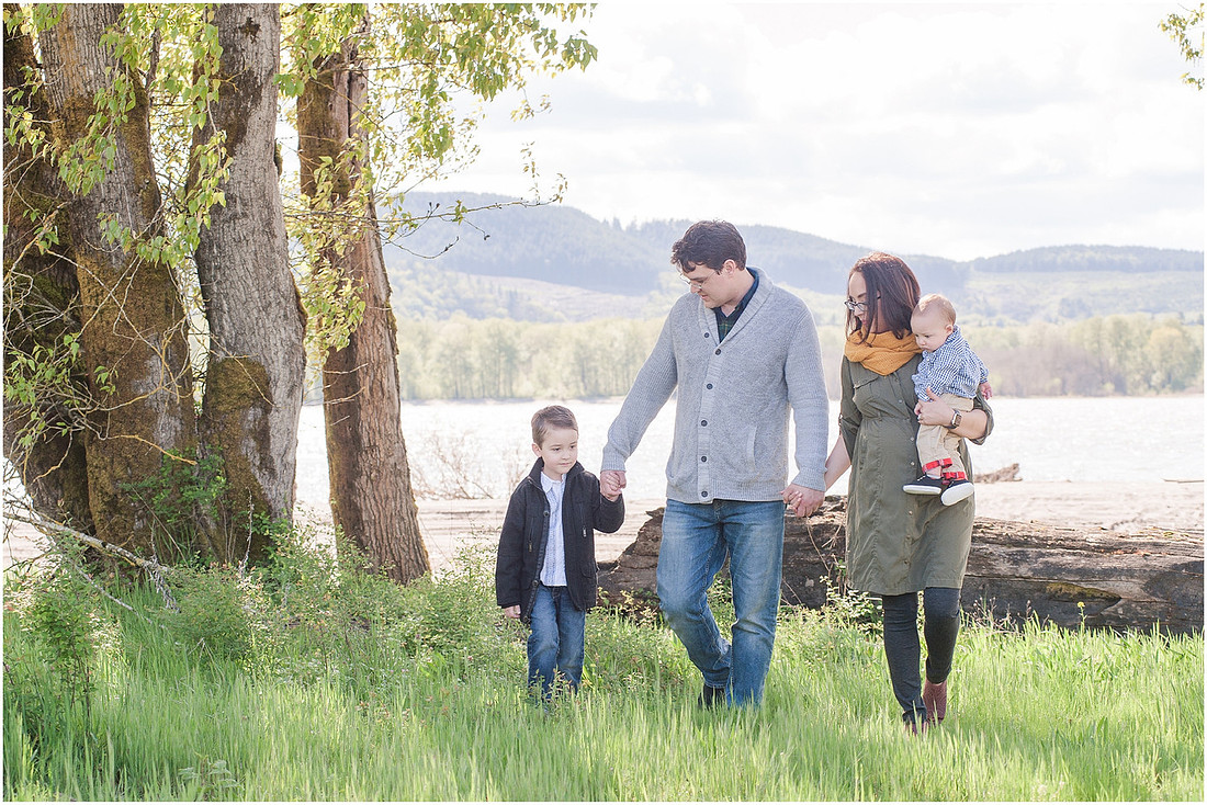"Spring family photos", "Woodland family photos",, "Family of 4 photo session"