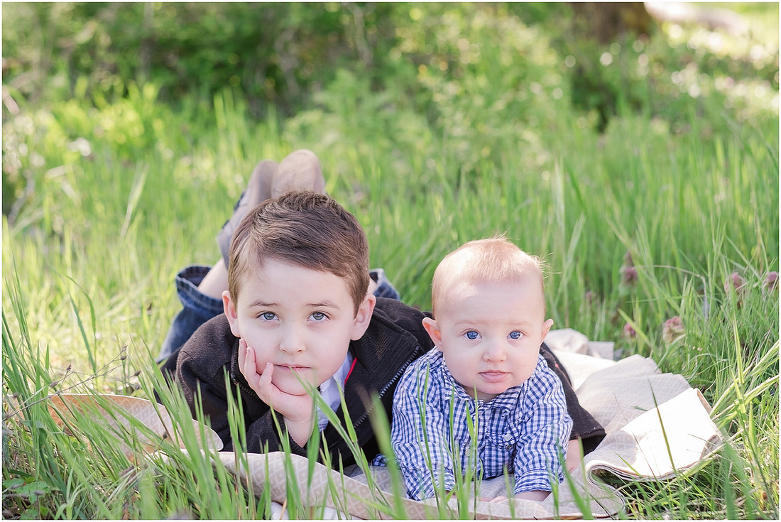 "Spring family photos", "Woodland family photos",, "Family of 4 photo session"