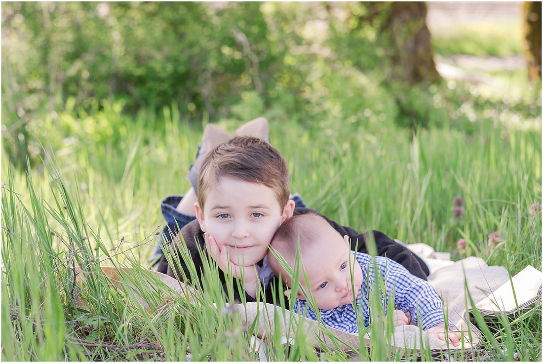 "Spring family photos", "Woodland family photos",, "Family of 4 photo session"