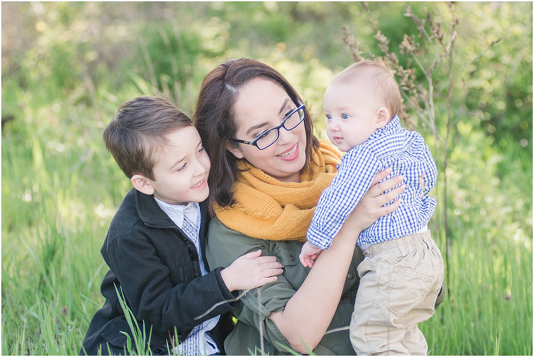 "Spring family photos", "Woodland family photos",, "Family of 4 photo session"