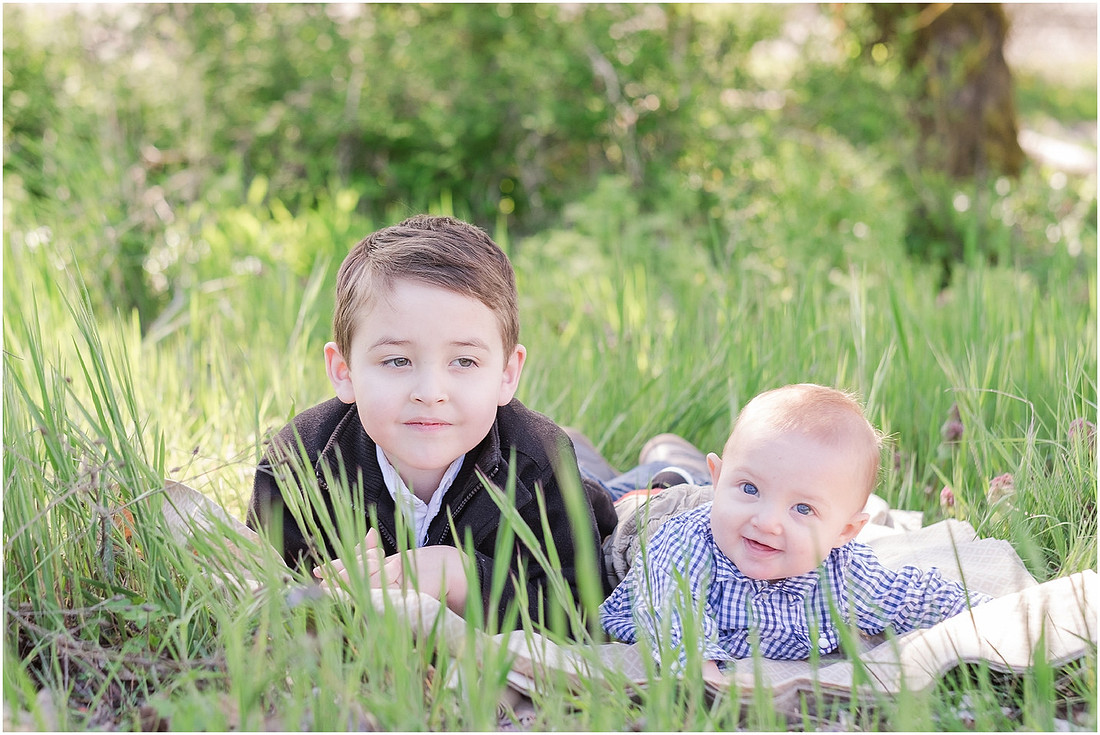 "Spring family photos", "Woodland family photos",, "Family of 4 photo session"